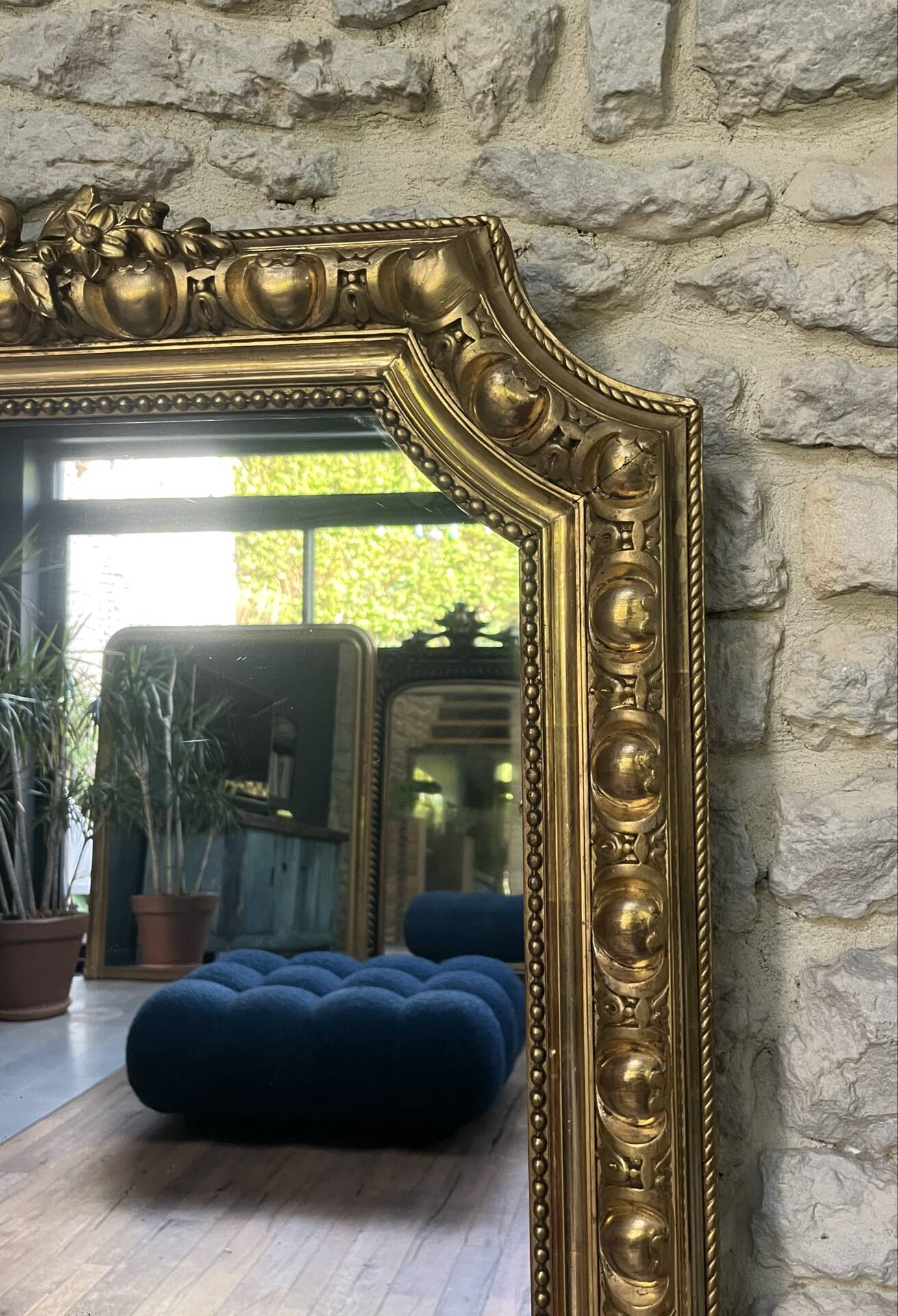 Miroir de cheminée Napoléon III 150,5/120cm, doré à la feuille d’or