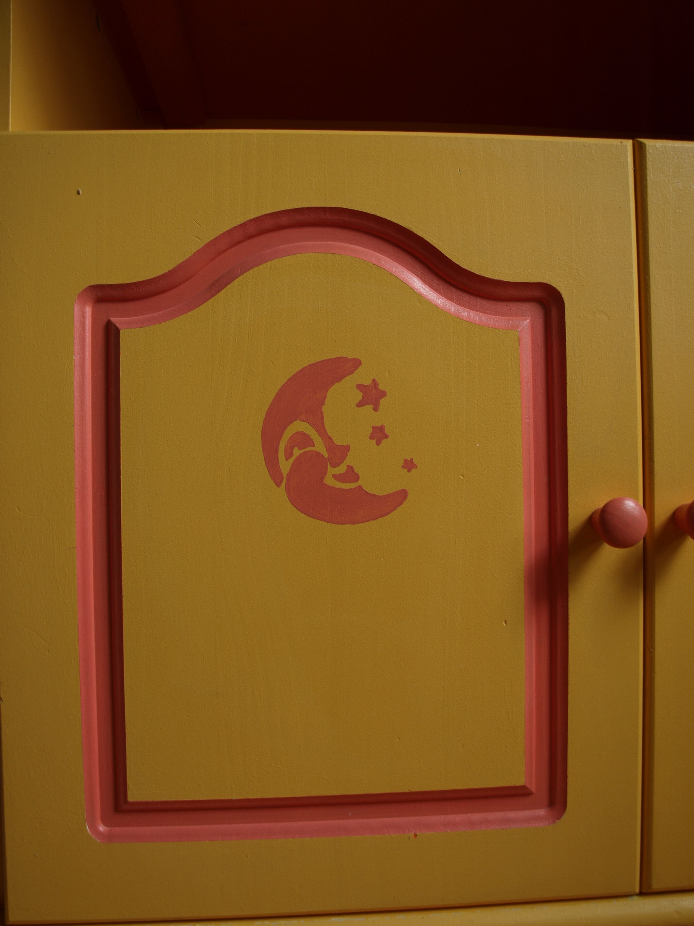 Chest of drawers with solid pine changing table