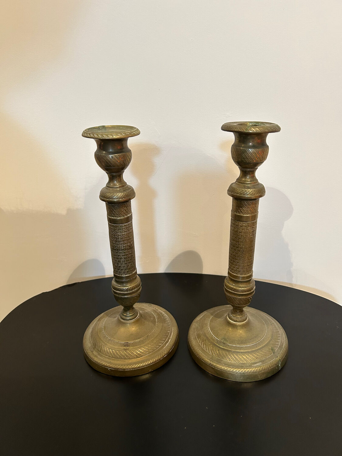 Paire de bougeoirs en bronze