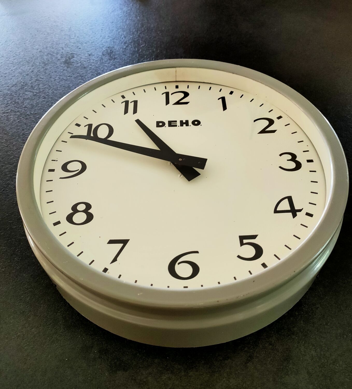 Deho industrial clock