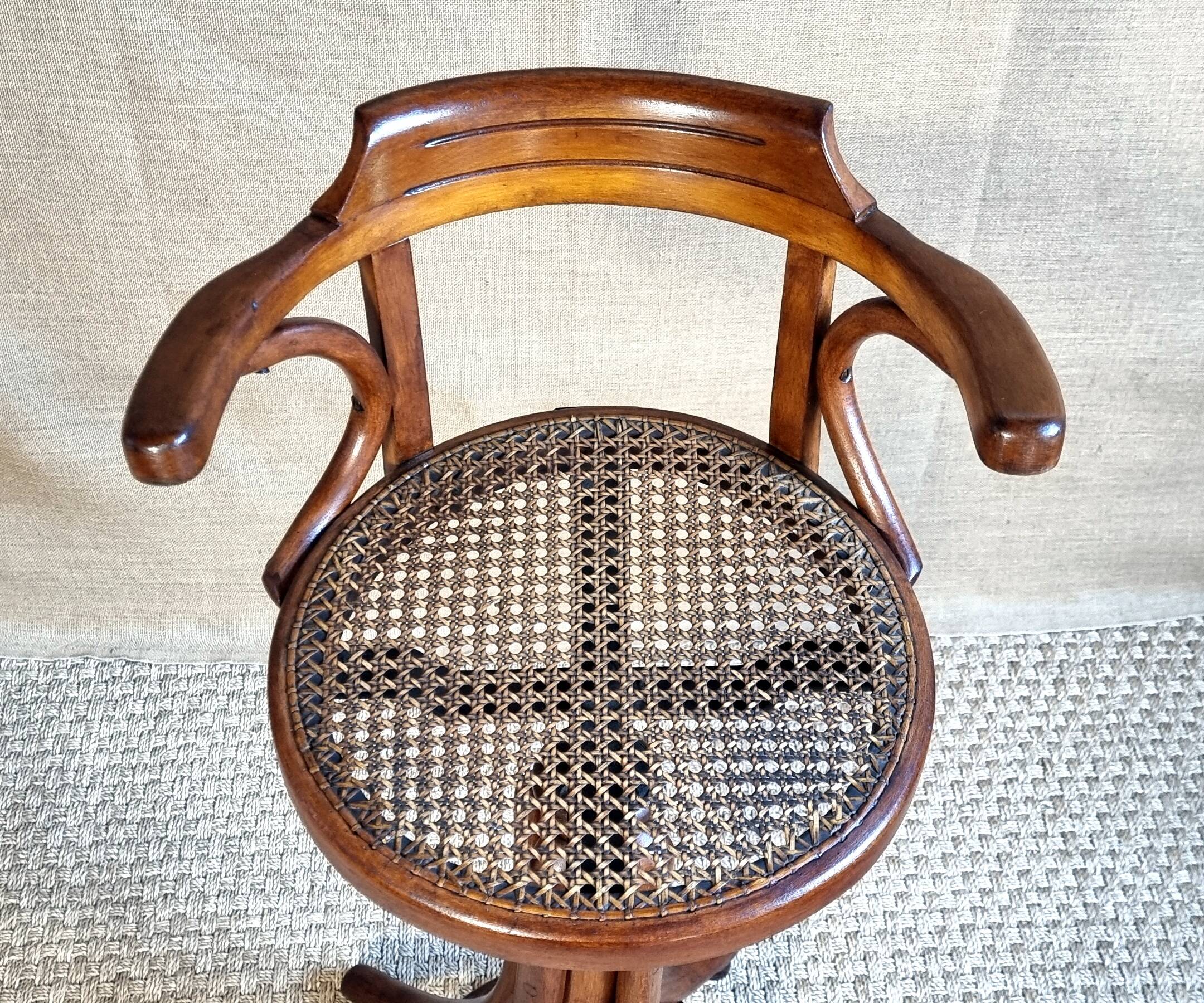 Baumann children's hairdresser's chair, rotating screw, 1920s