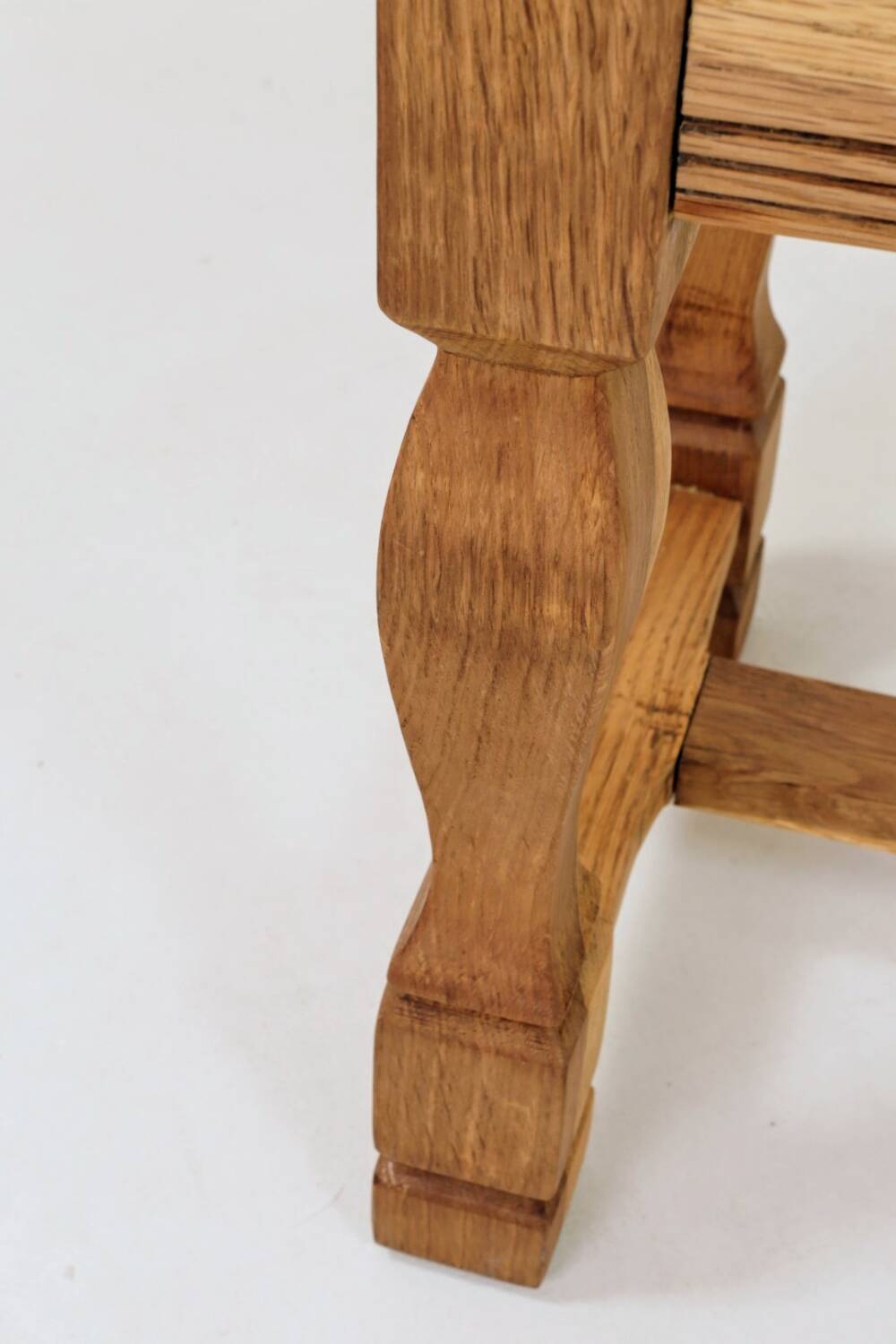 Vintage oak bench with striped linen fabric in a country style.