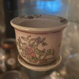 Mini porcelain cache-pot in Chinese style with its saucer.