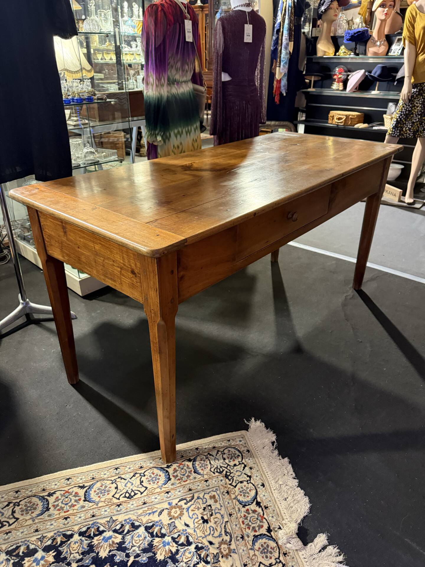 Farm table