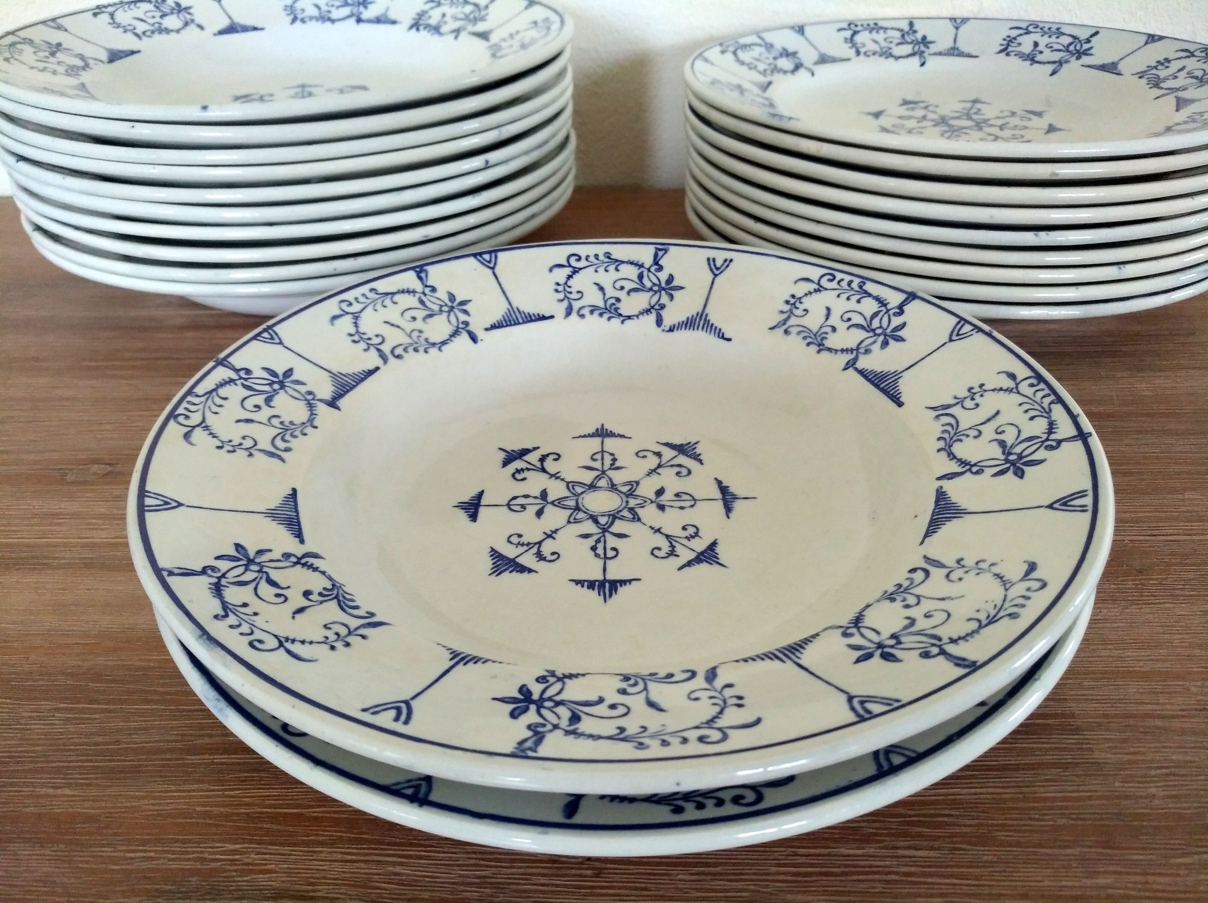 Service 11 soup plates mill of wolves