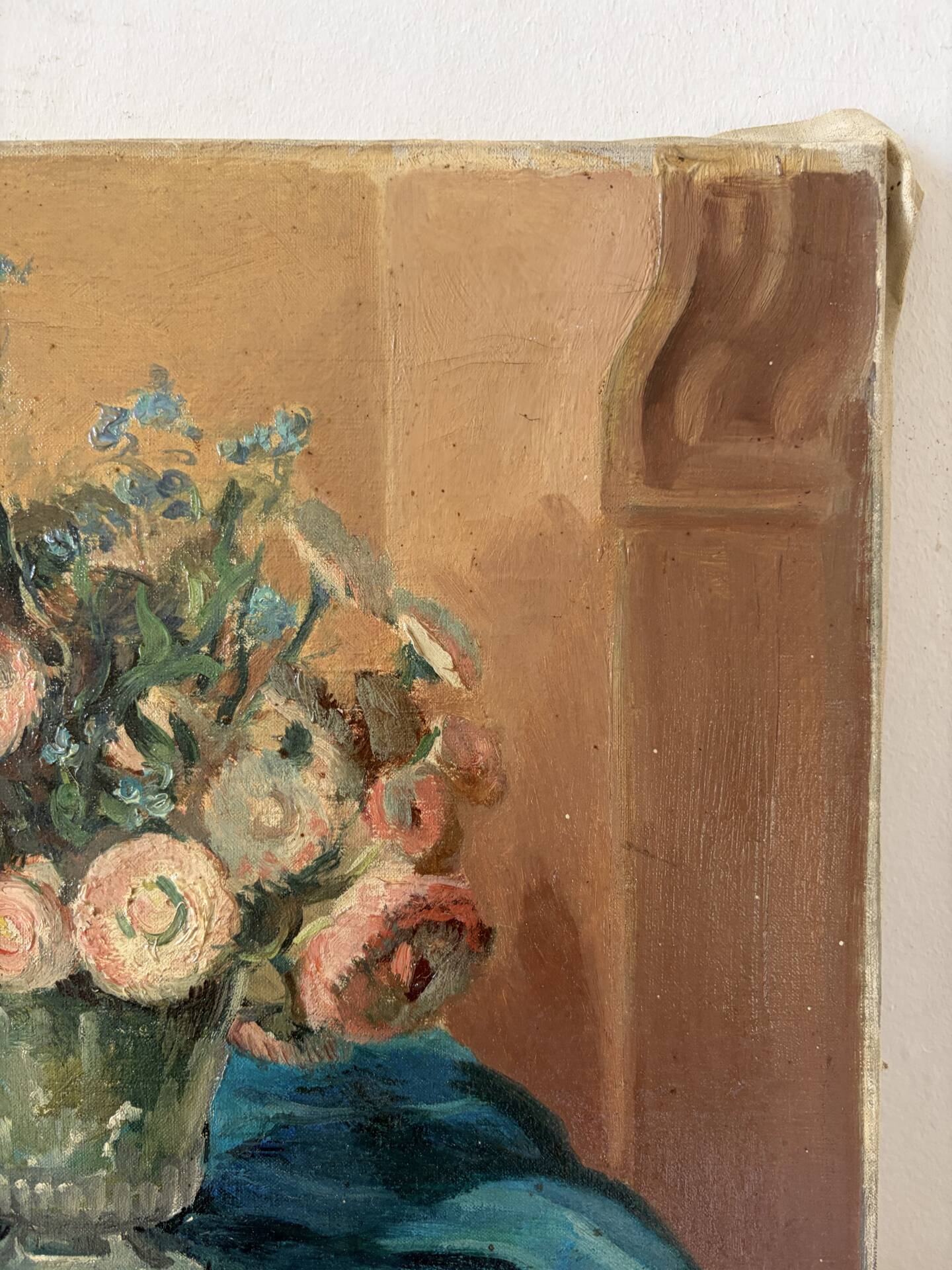 Still life, flowers and figurine, oil on canvas signed Dardaillon.