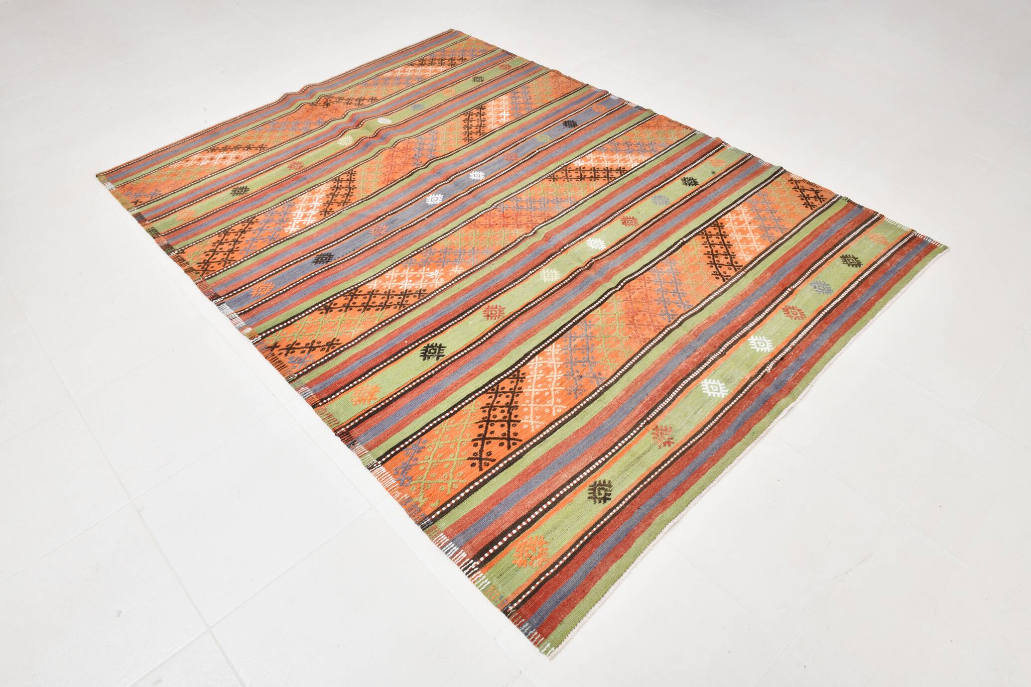 6x8 Handwoven Vintage Kilim Rug, 177x242Cm