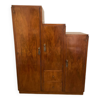Armoire géométrique asymétrique sous pente escalier ART DECO
