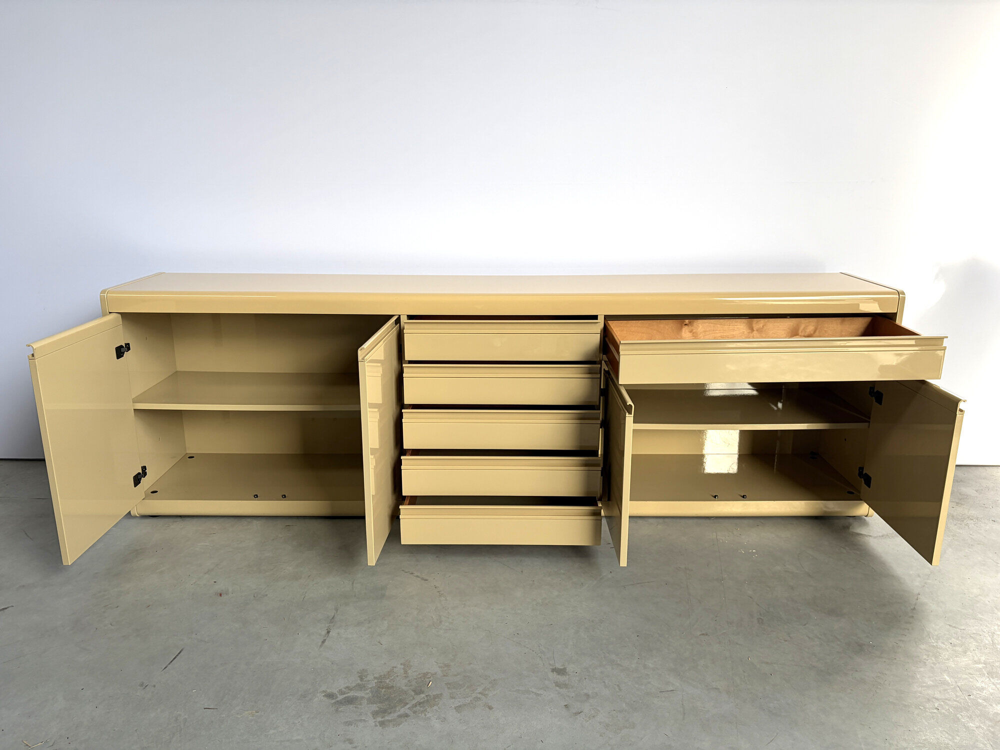 Vintage lacquered credenza, 1980s