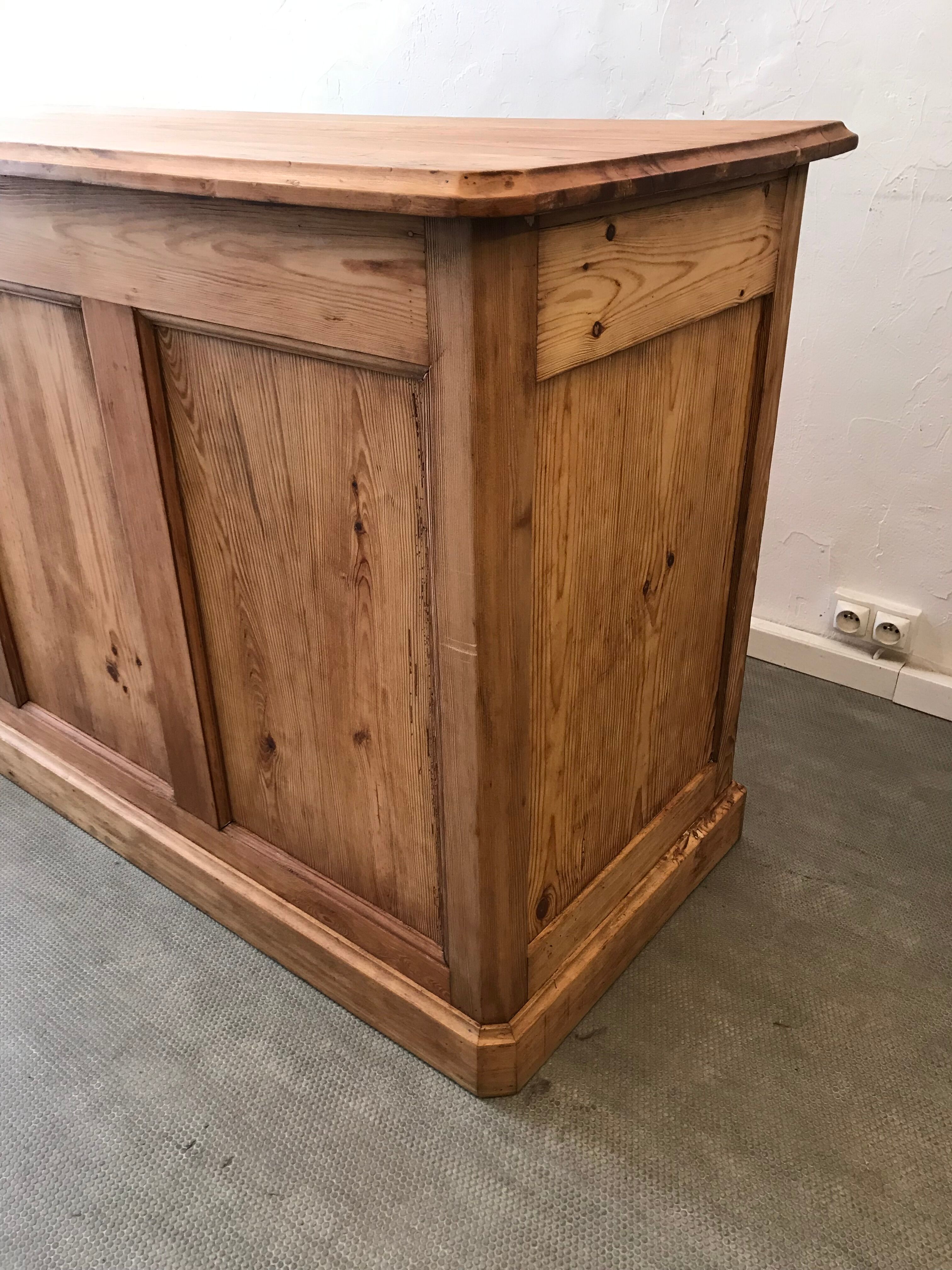 Double-sided grocer counter