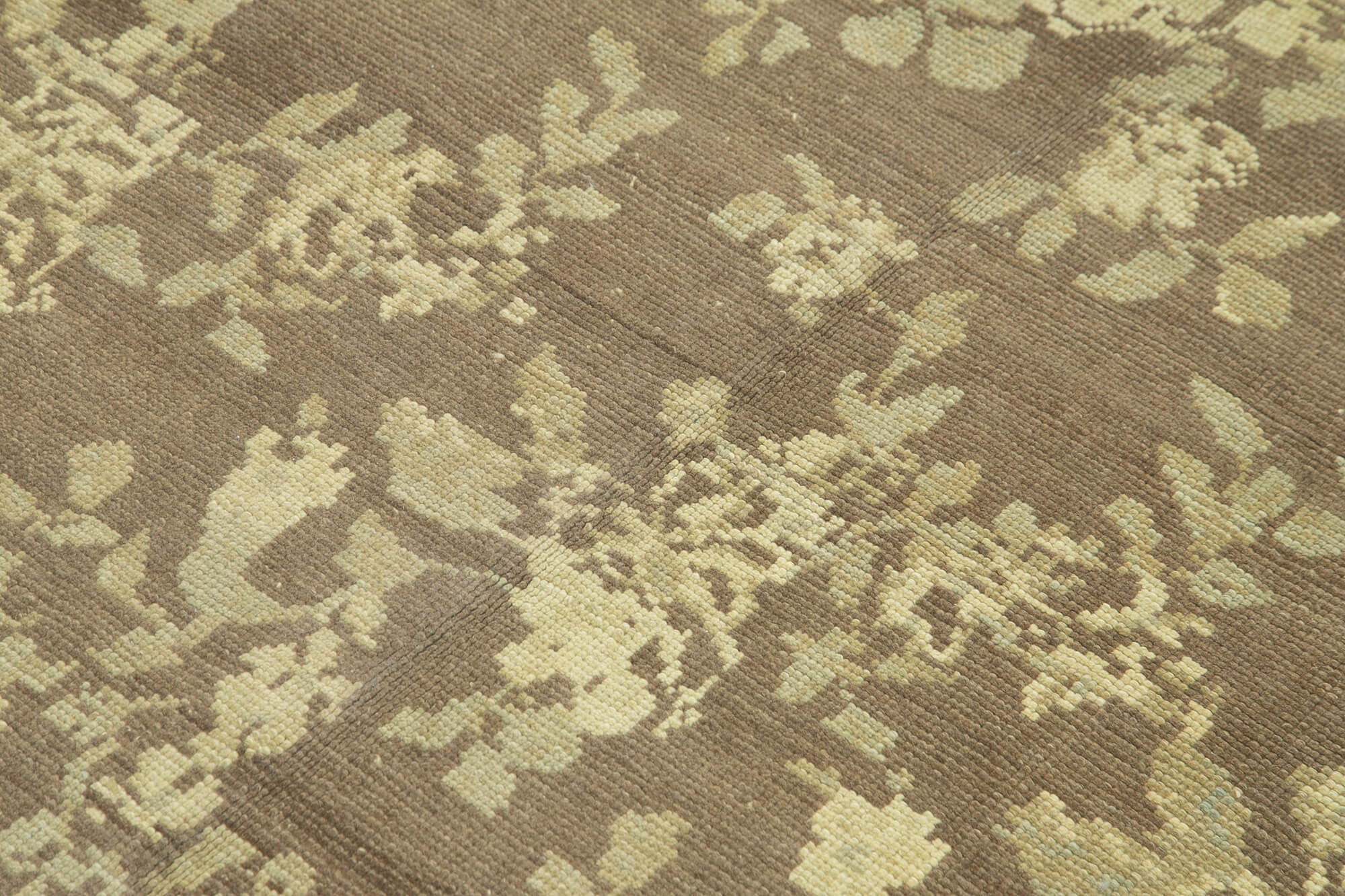 1970s Handwoven Decorative Anatolian Beige Carpet 131 cm x 195 cm