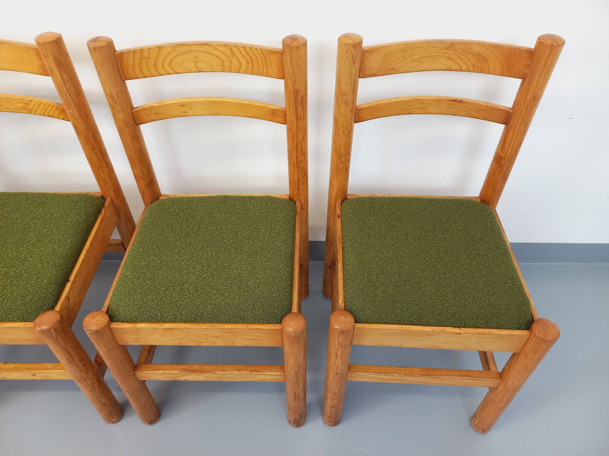 Set of 4 vintage chairs in pine and khaki green bouclette fabric from the 70s