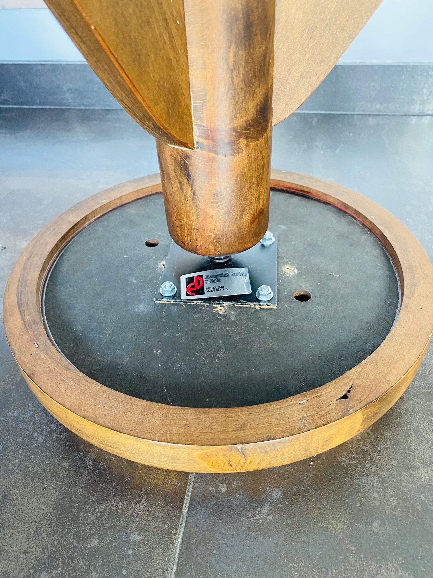 Adjustable vintage piano stool made of wood and velvet