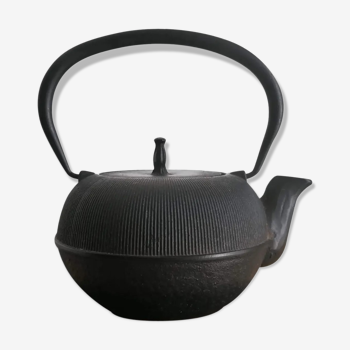 Cast-iron teapot