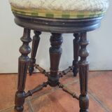 Height-adjustable piano stool