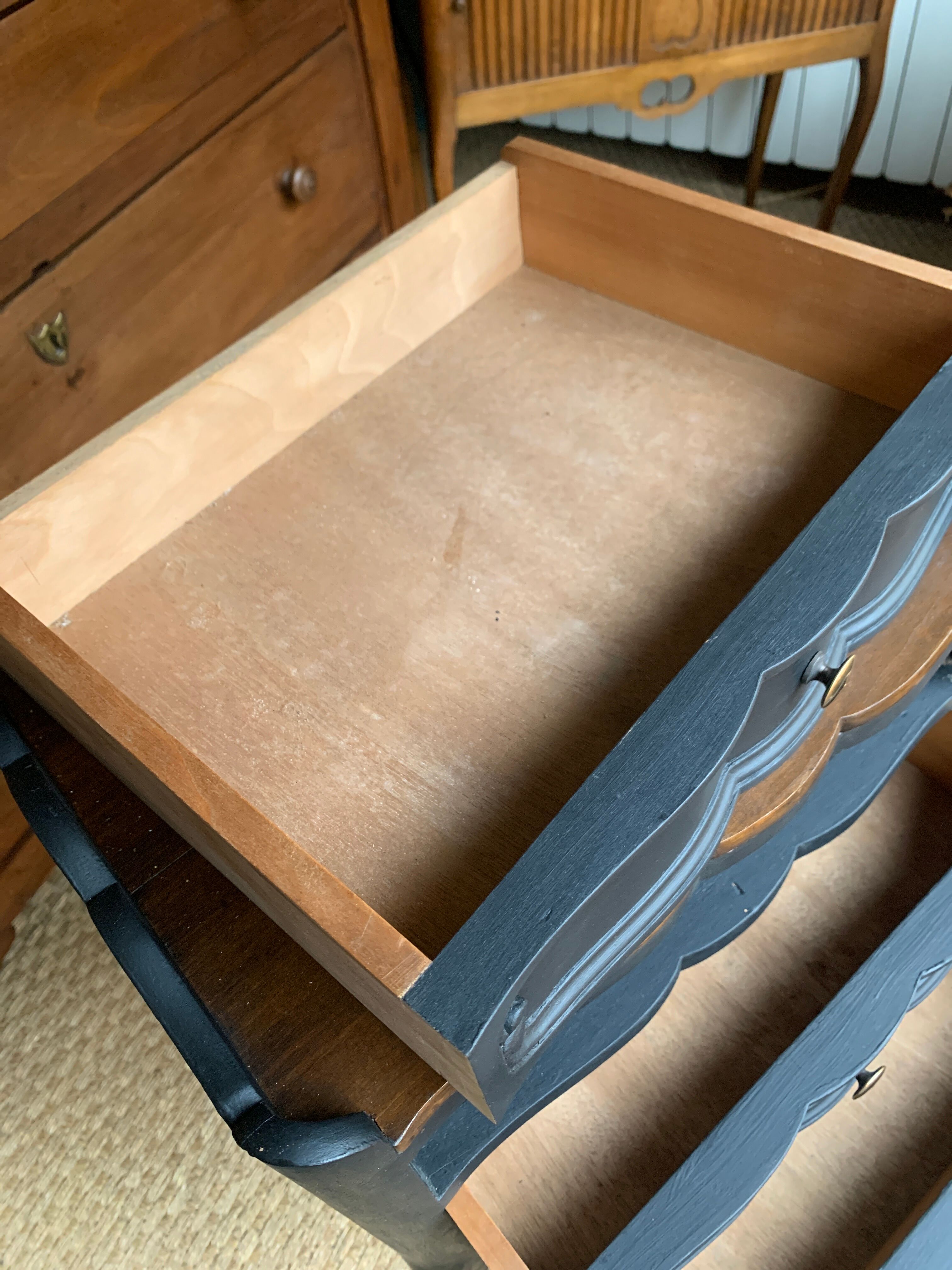 Pair of style nightstands