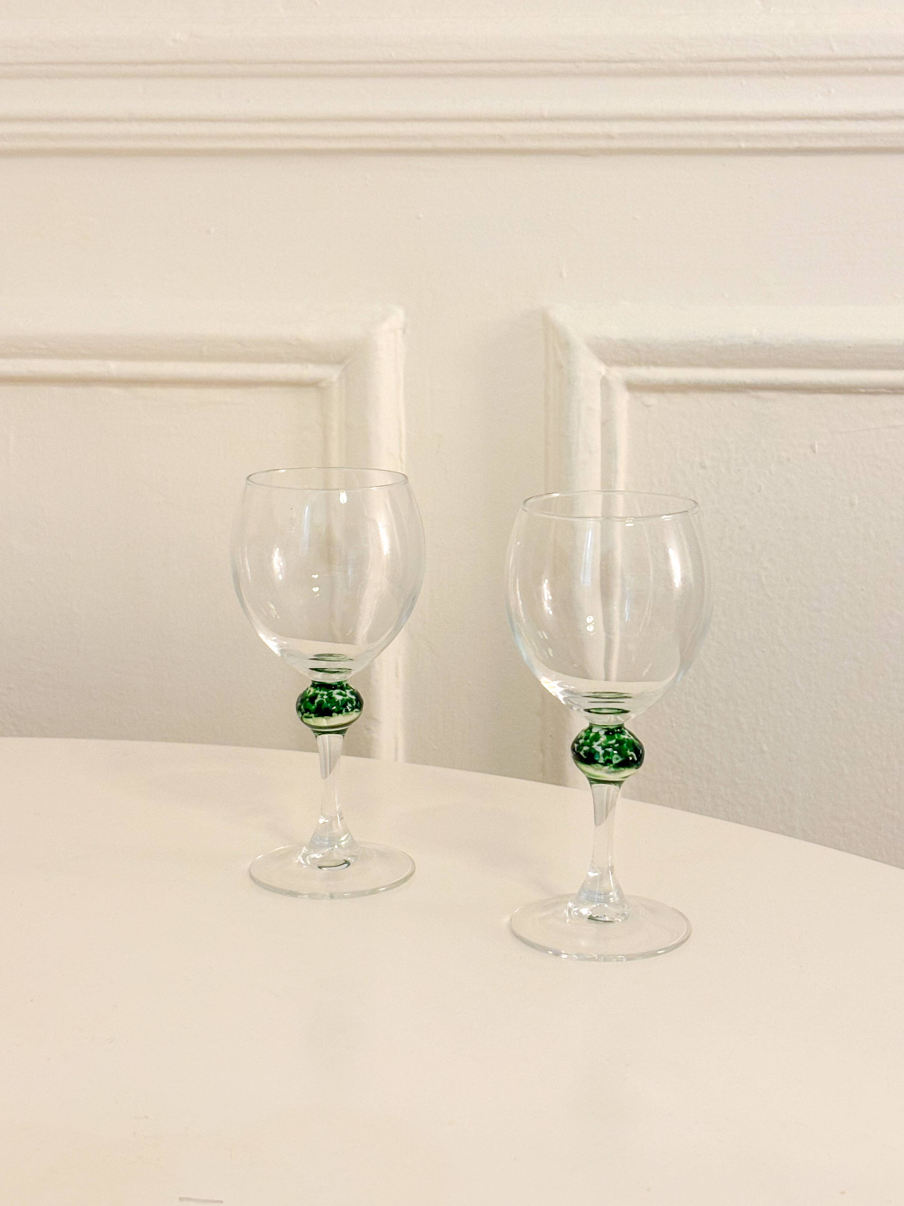 Pair of wine glasses, detail of Clichy glass. Green, 1970 - 15 X 6 cm