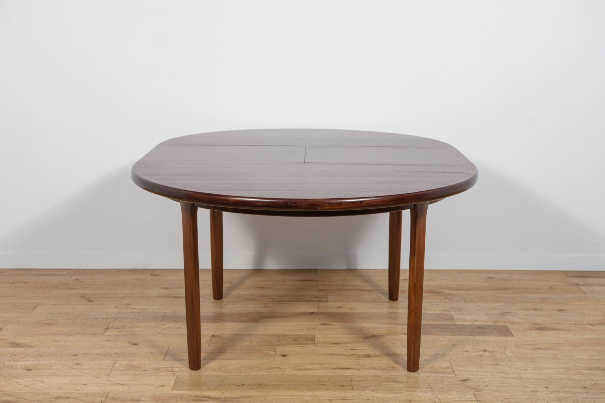 Mid-Century Round Extendable Dining Table, United Kingdom, 1960s.