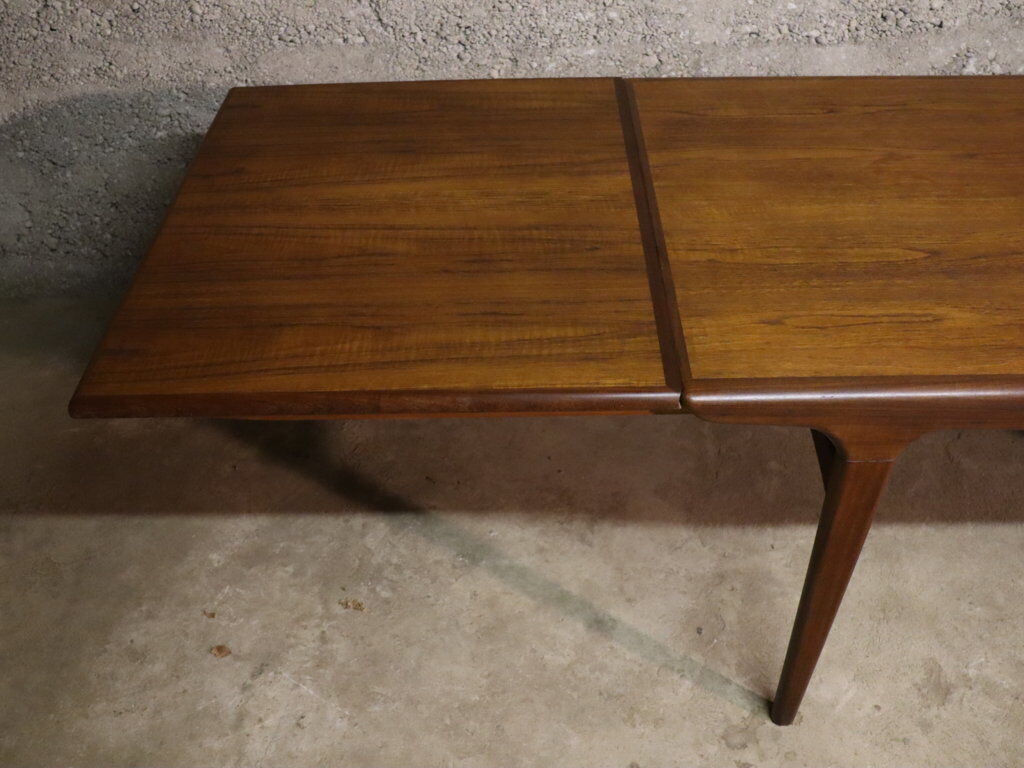 Samcom scandinavian expandable teak table