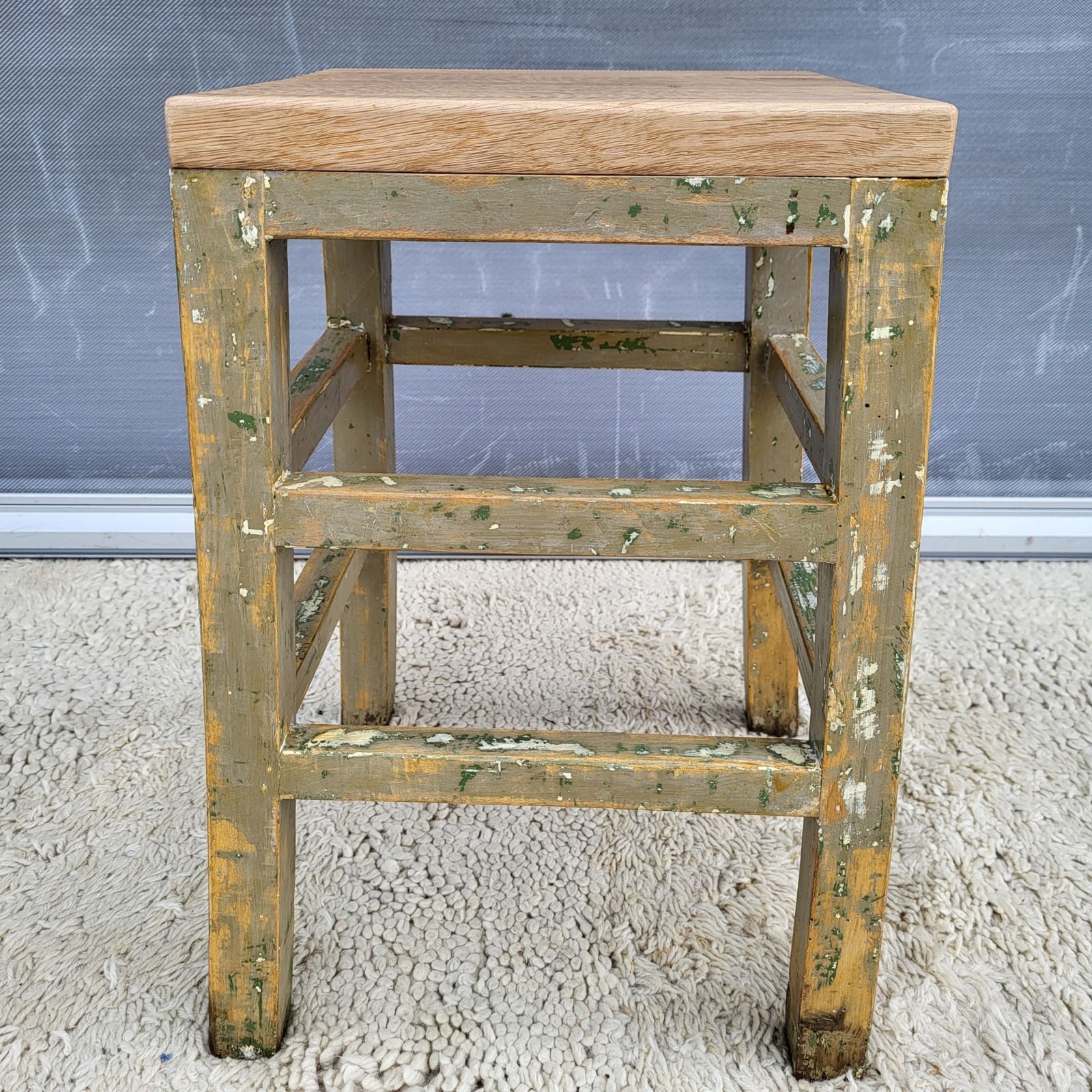 "Mon p'tit kaki" • Tabouret brutaliste 1930