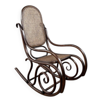 Fauteuil à bascule en bois courbé de style Thonet, XXe Siècle