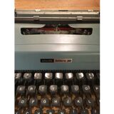 Typewriter, Olivetti Lettera 32