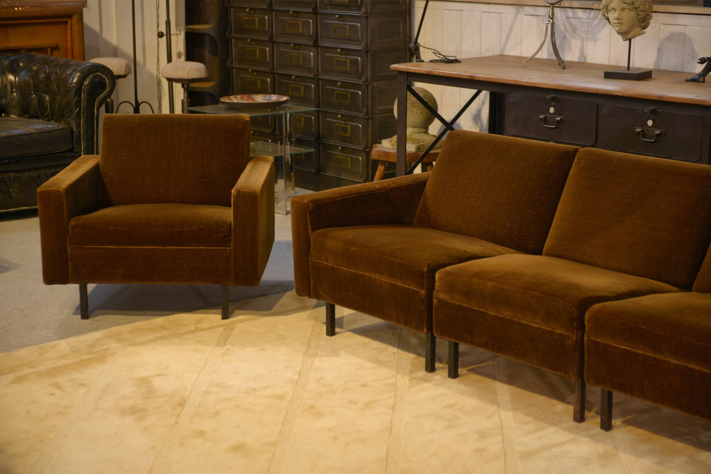 Ensemble canapé et 2 fauteuils en velours marron 1960’s
