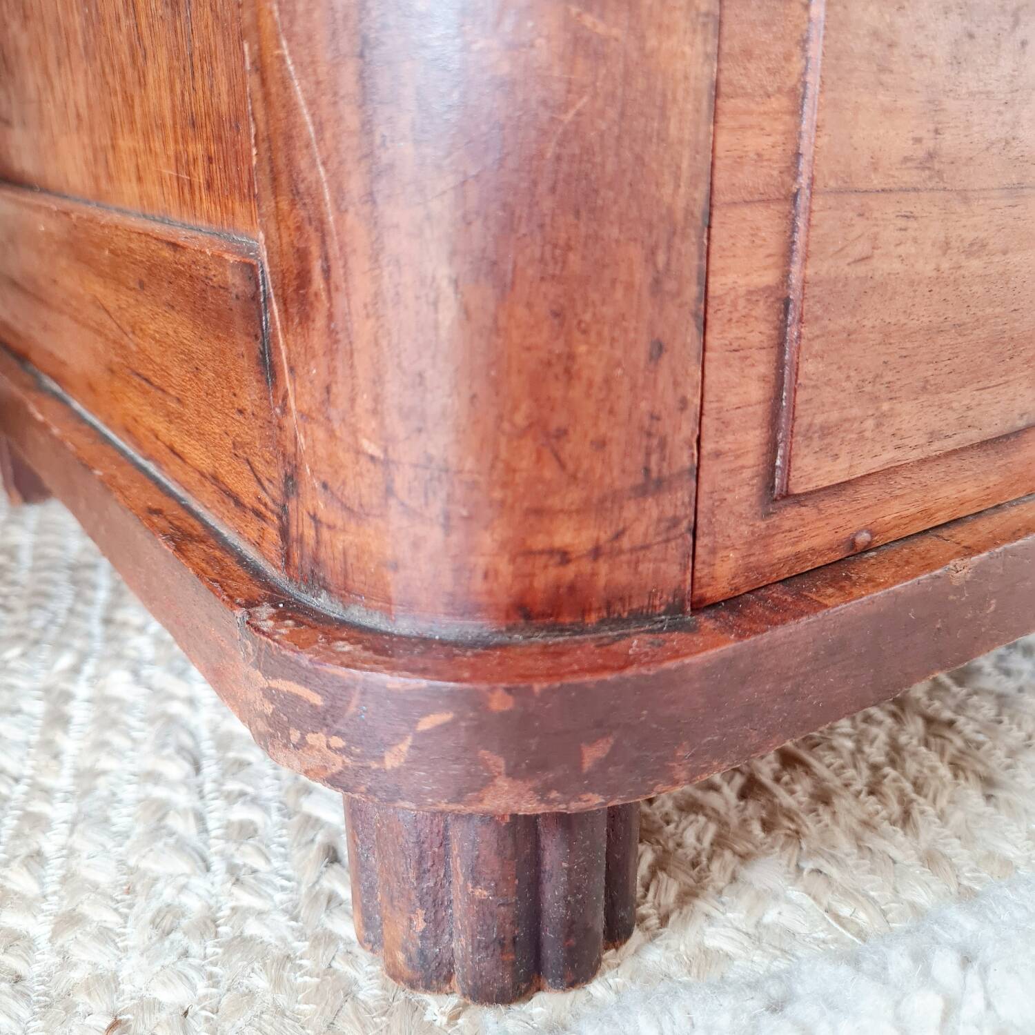 Paire de chevets Art déco en bois et marbre noir