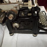 UNDERWOOD TYPEWRITER