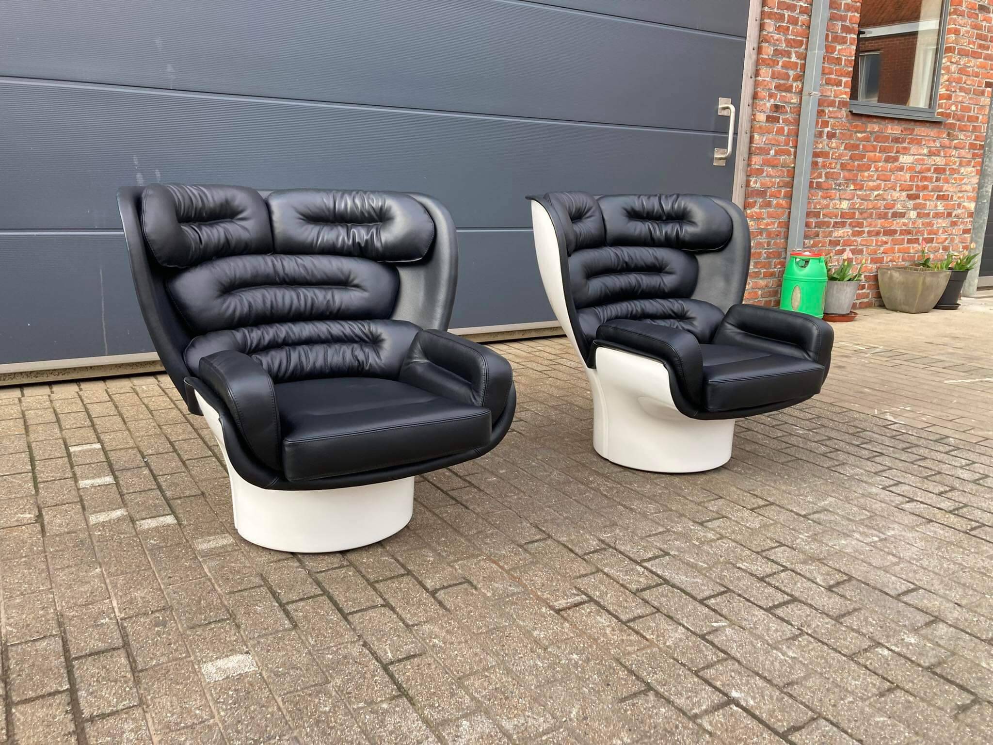 2x Joe Colombo Elda LONGHI Chair Black leather, White fiberglass