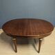 Table en plaquage d'acajou de style Louis XVI