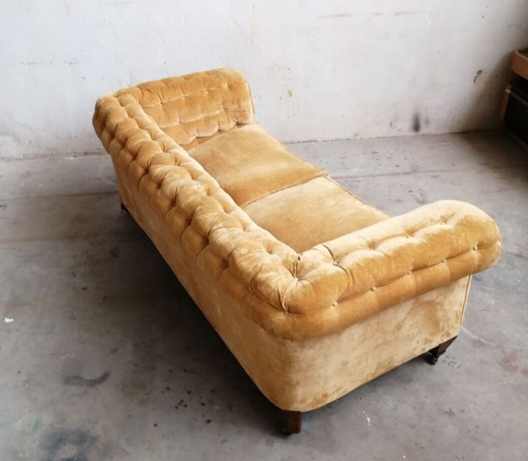 Chesterfield velvet sofa 50'