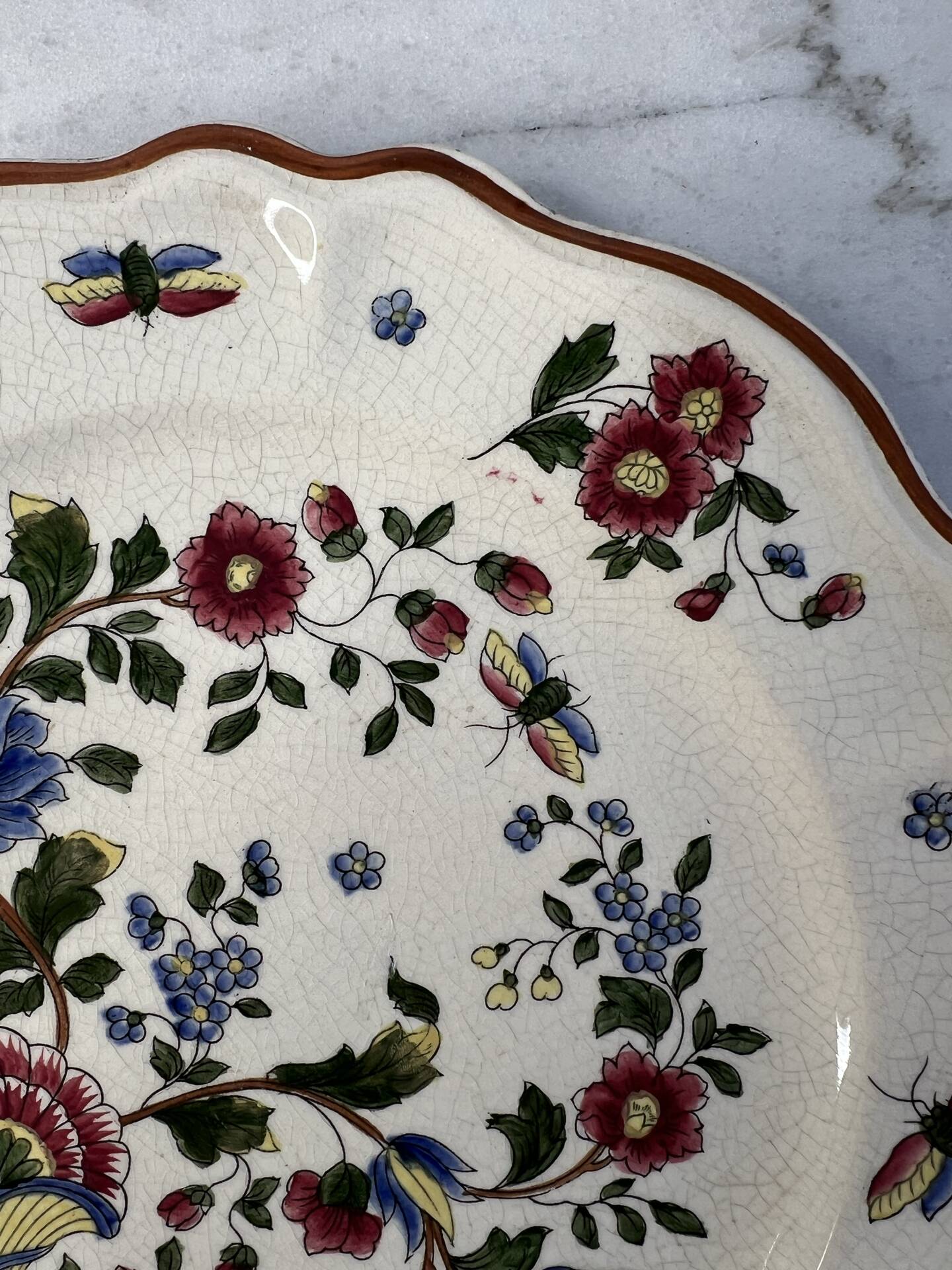 Hand-painted earthenware plate 26cm