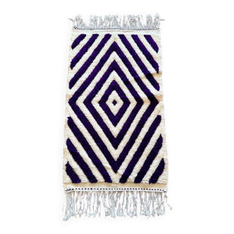 Handmade wool rug from Moroccan Atlas, size 140 x 260 cm.