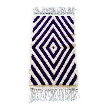Handmade wool rug from Moroccan Atlas, size 140 x 260 cm.
