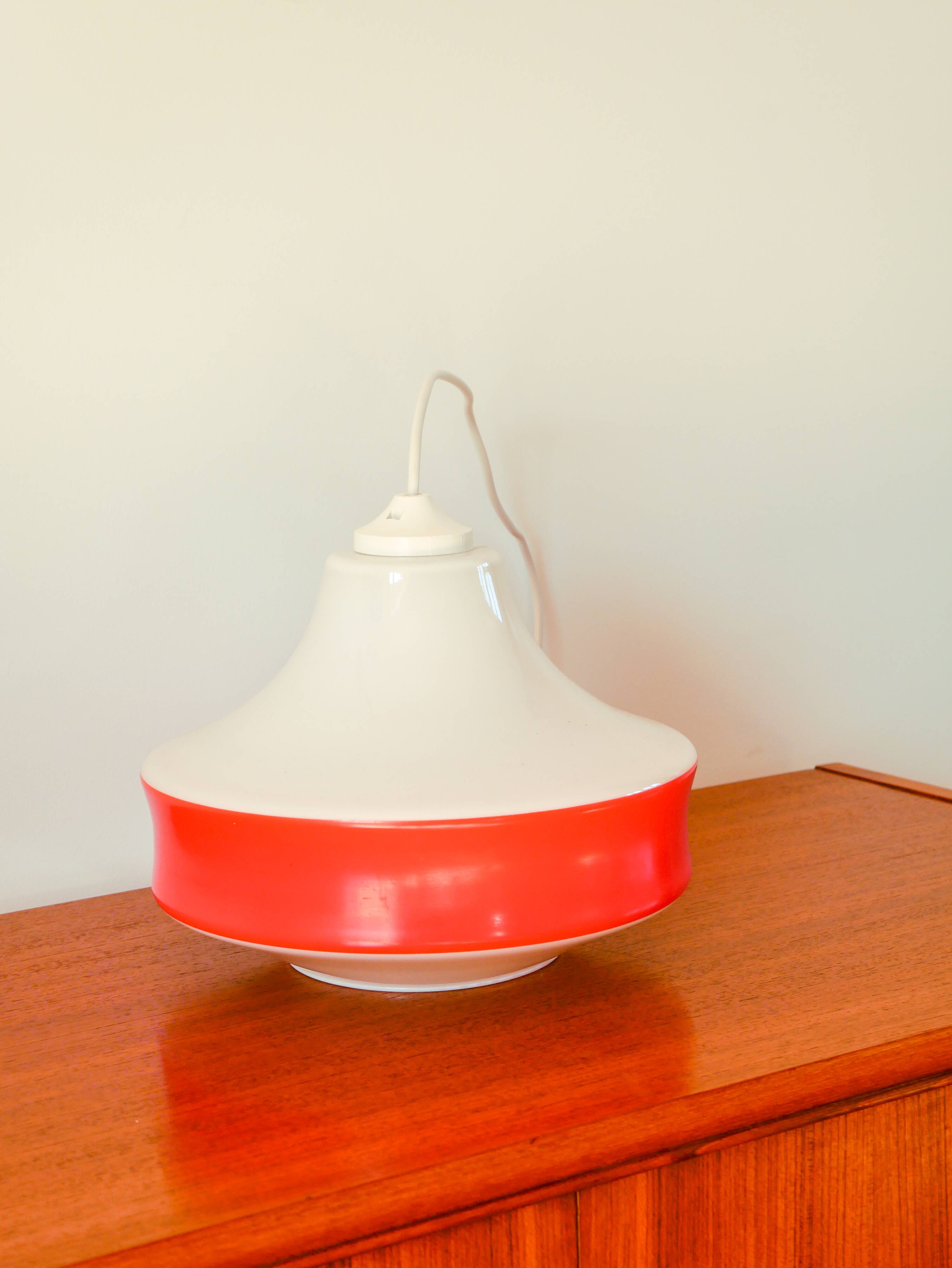 Suspension en opaline bicolore orange / rouge et blanc Design 1970