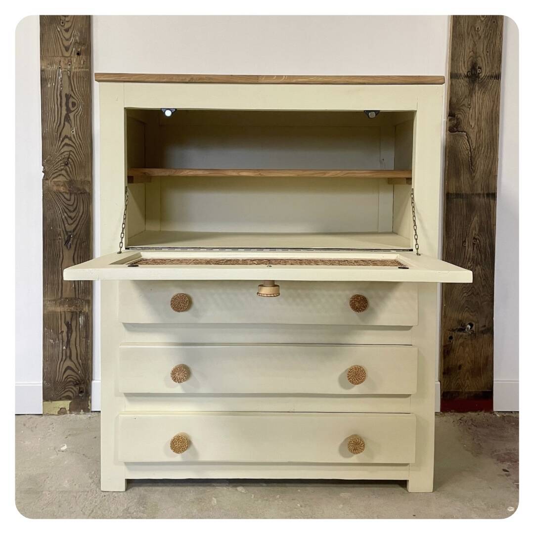 Vintage chest of drawers with 3 drawers and a flap