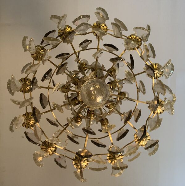 Lustre garni de pampilles en cristal taillé