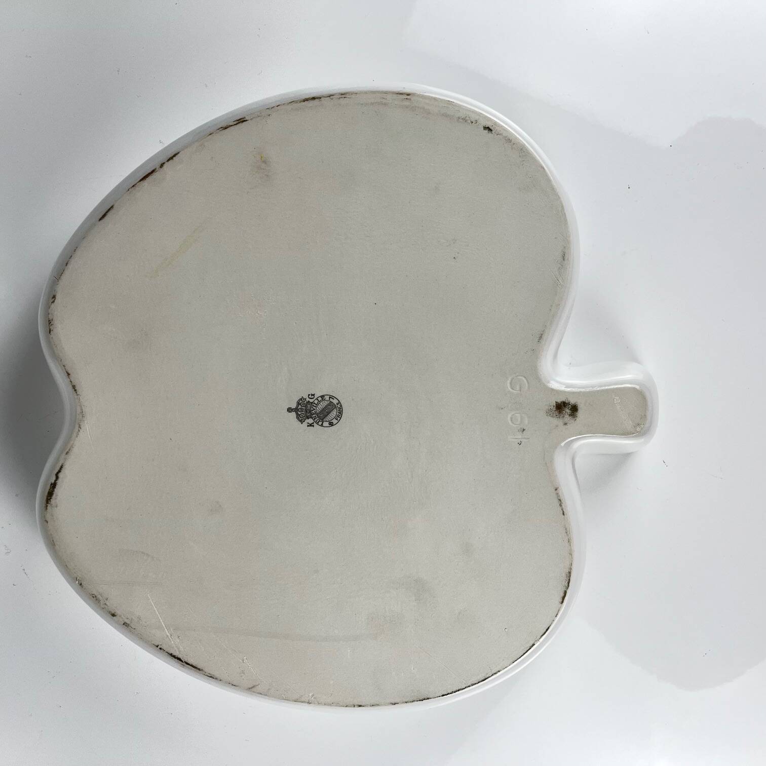 Apple-shaped dish model Réverbère by KG Lunéville