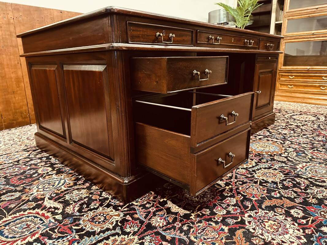 Large Classic English Desk Partnerdesk