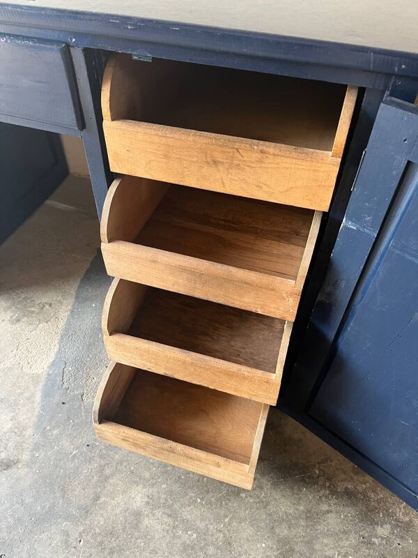 Ancien bureau des années 80 repeint en bleu