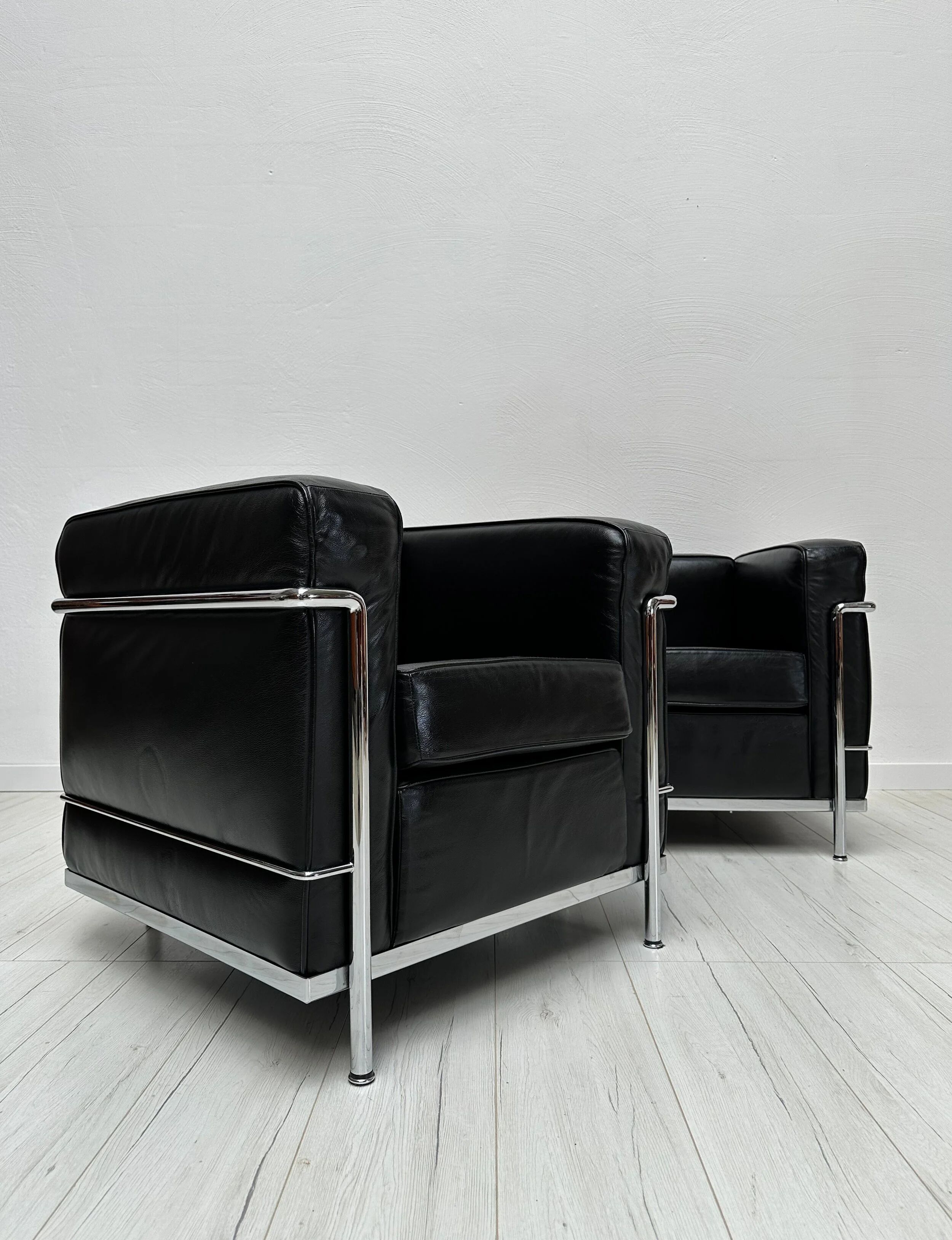 ‘90s Vintage LC2 Armchairs by Le Corbusier &Charlotte Perriand  for Cassina