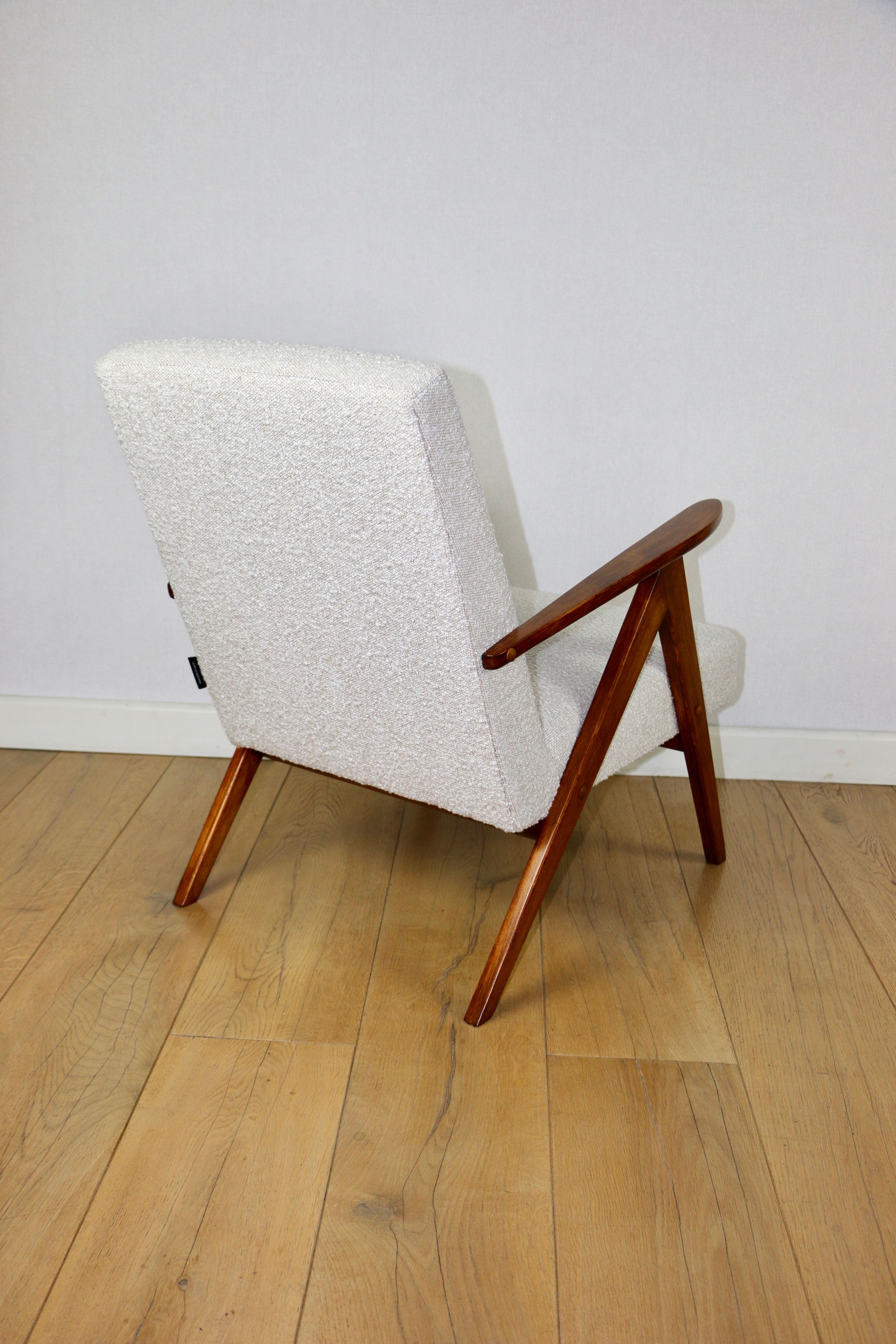 Vintage armchair B-310 VAR white structural boucle 1970s - beech-coloured wood