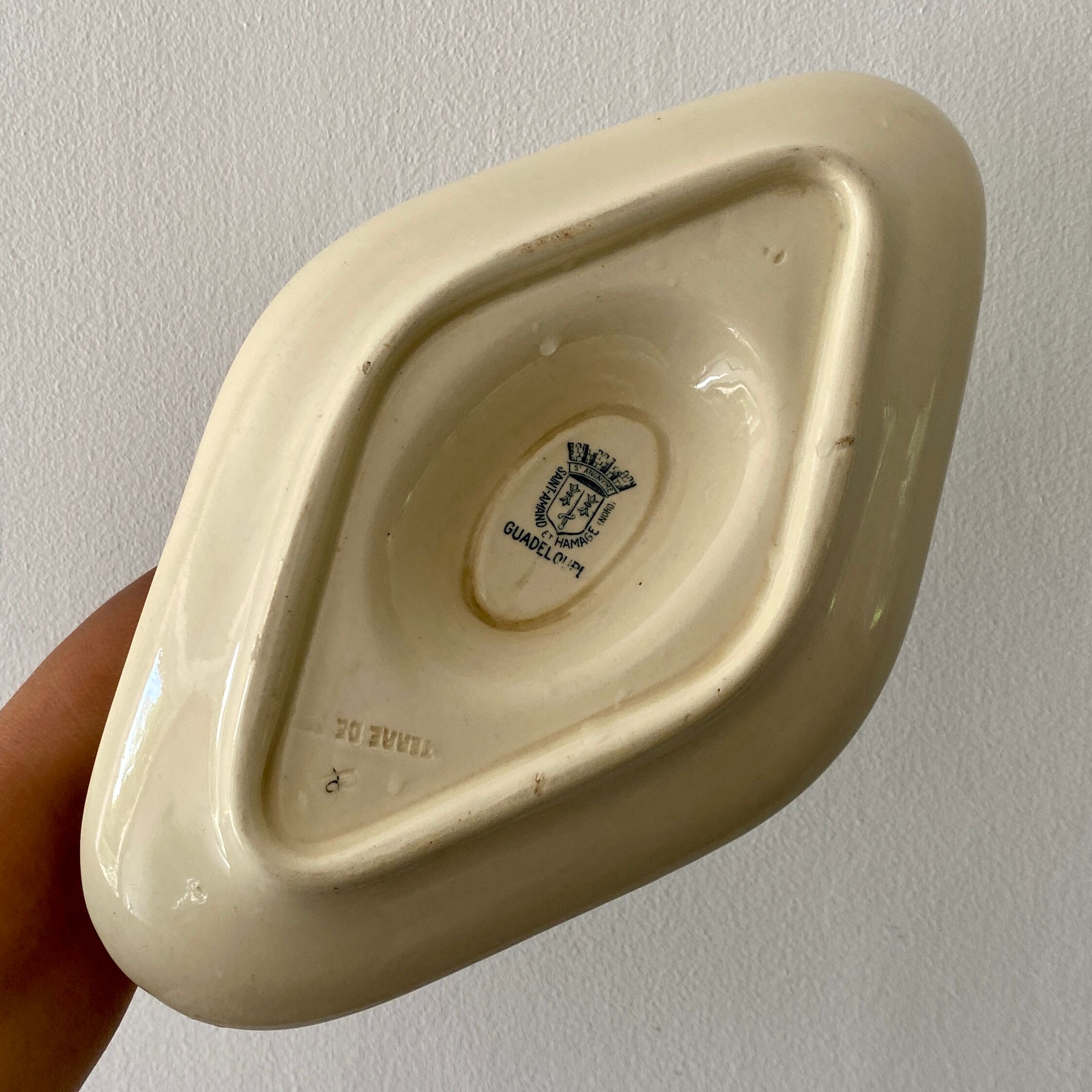 Old sauce pot in iron earth, Guadeloupe model of Saint amand