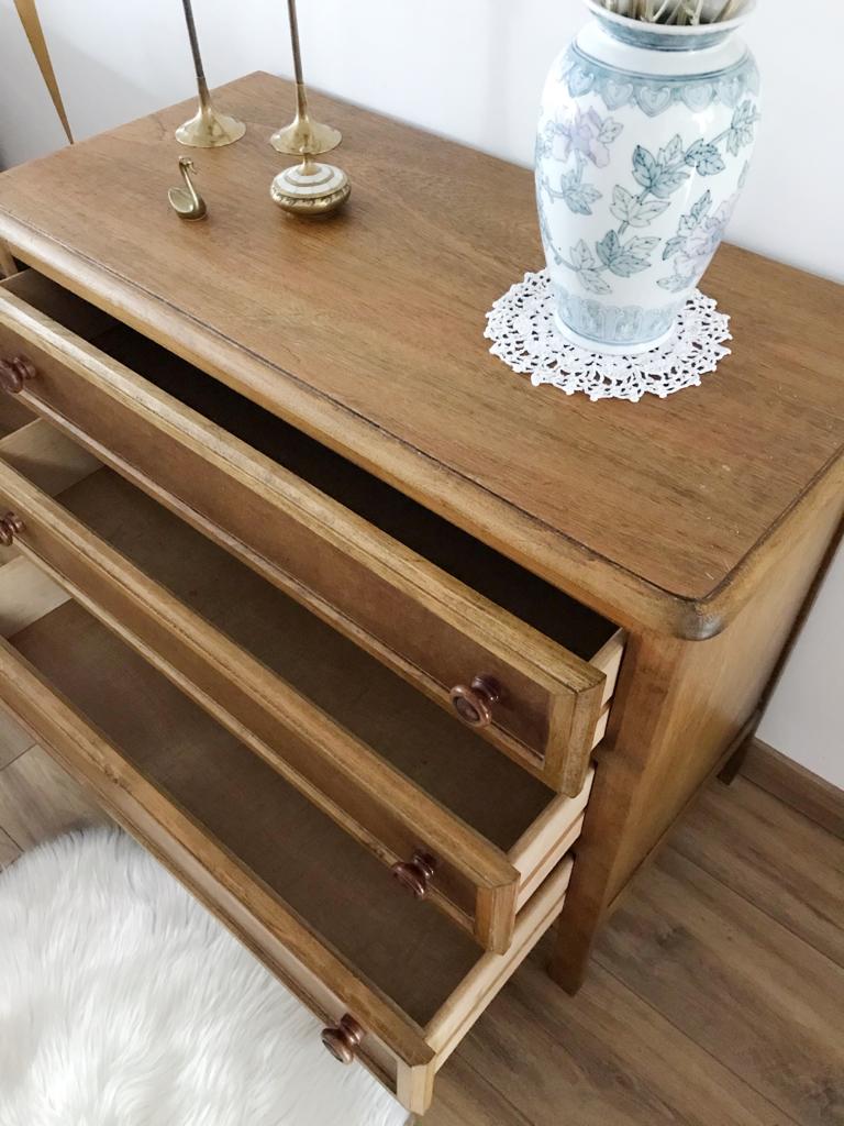Chest of drawers