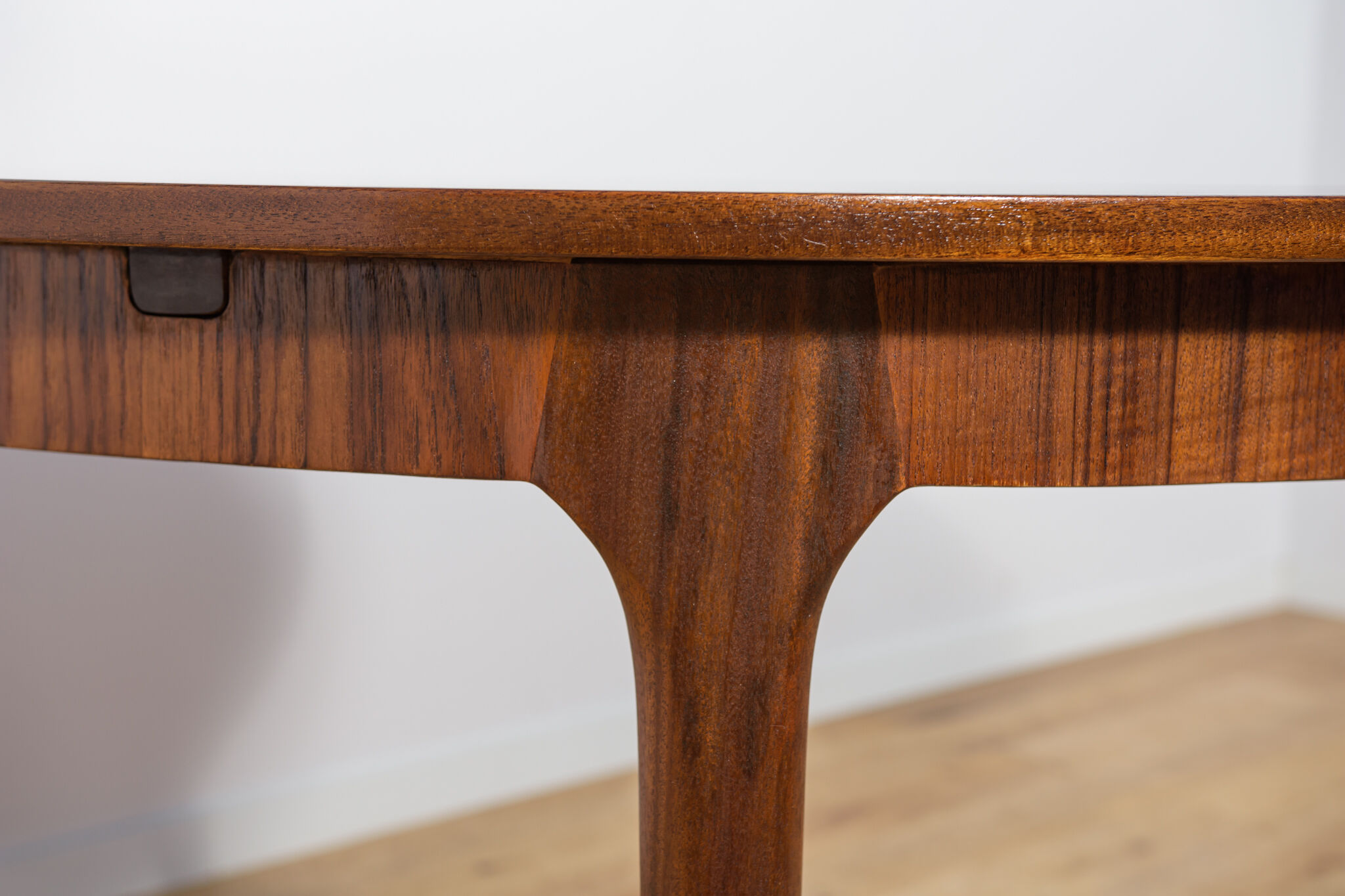 Mid-Century Round Rosewood Extendable Dining Table from McIntosh, United Kingdom, 1960s