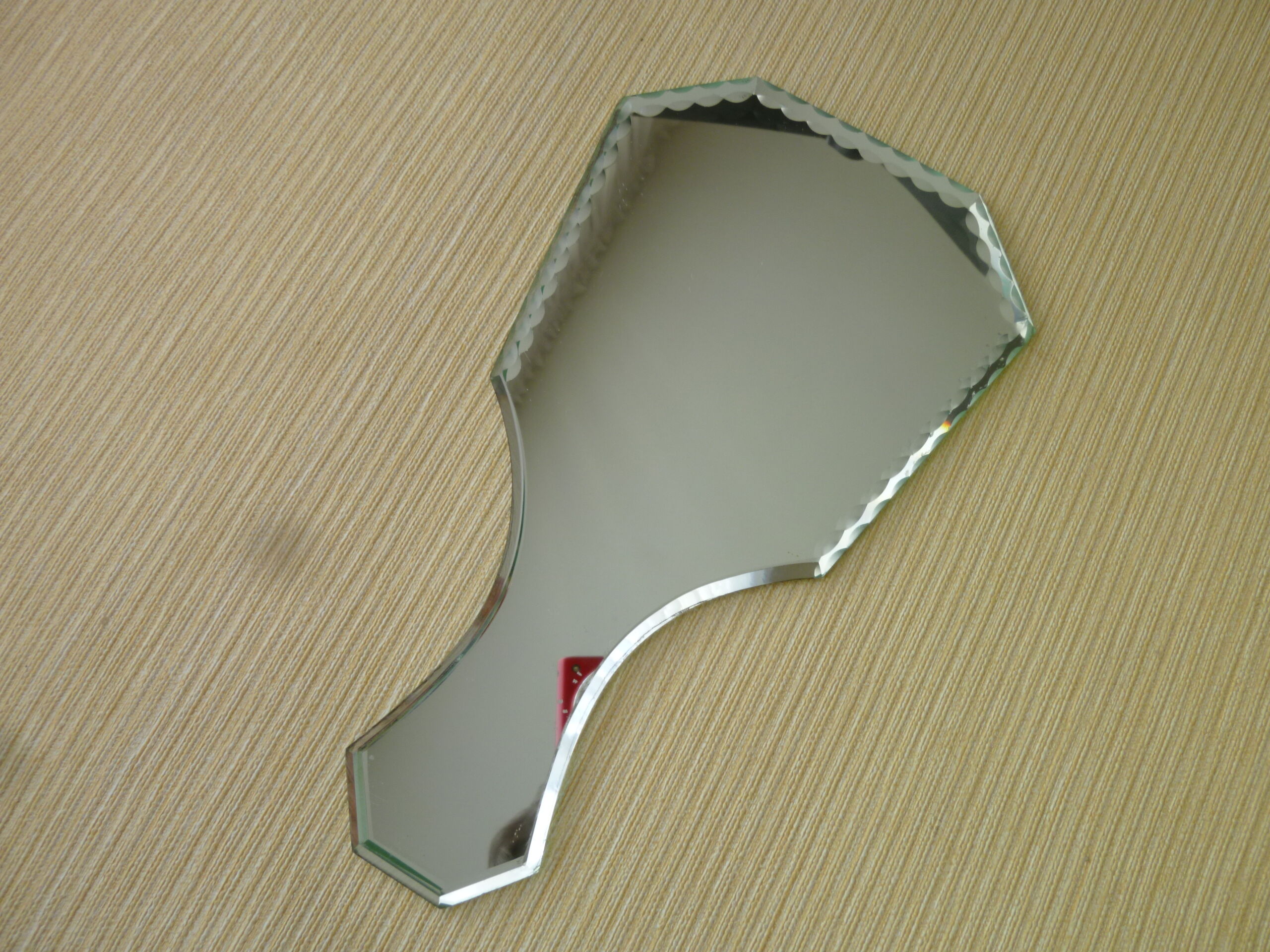 Bevelled hand mirror