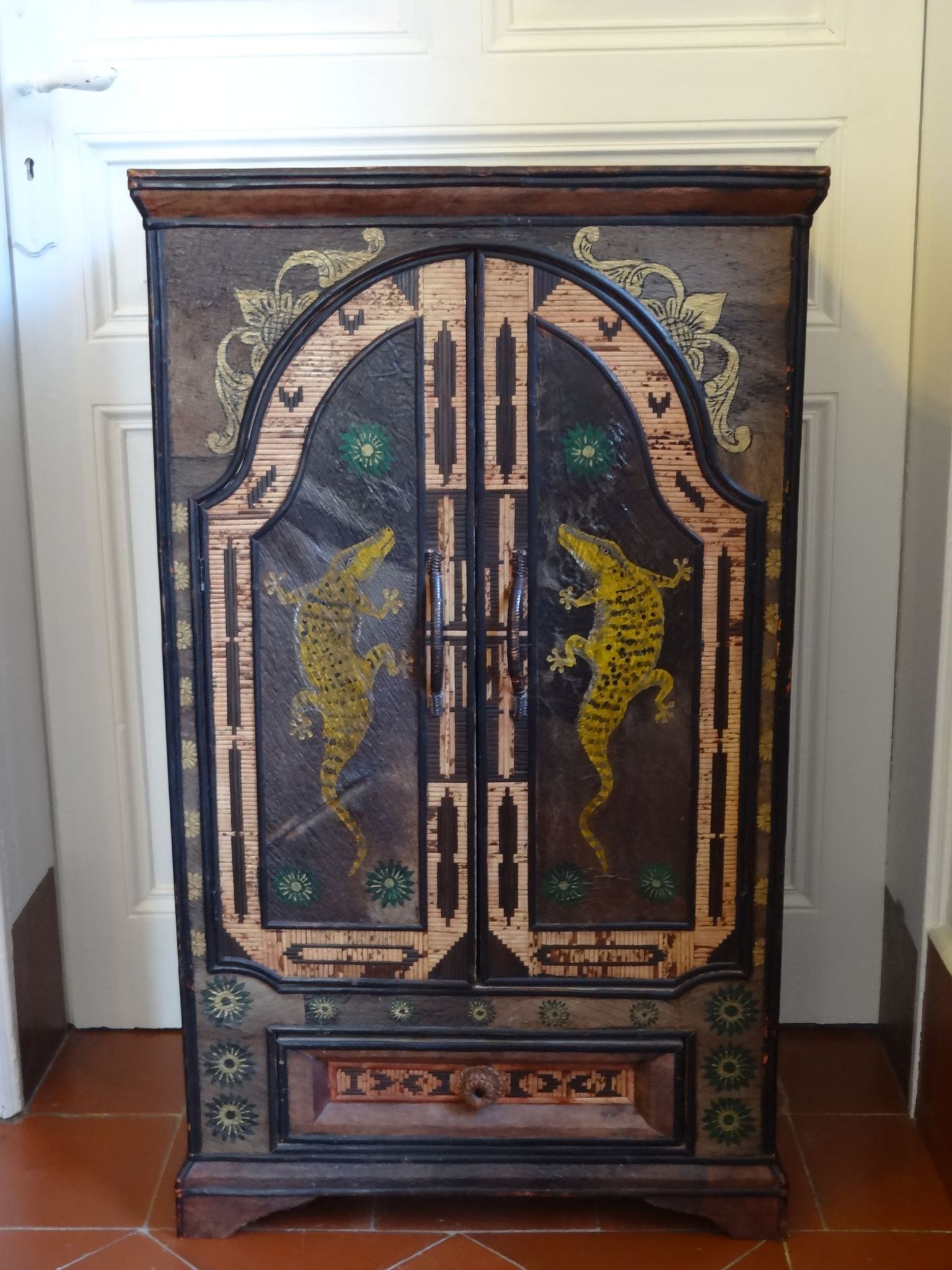 Bali furniture (sideboard) in polychromed banana leaves 54 x 91 x 38 cm
