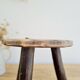 Petite tabouret tripode - porte plantes tripode en bois