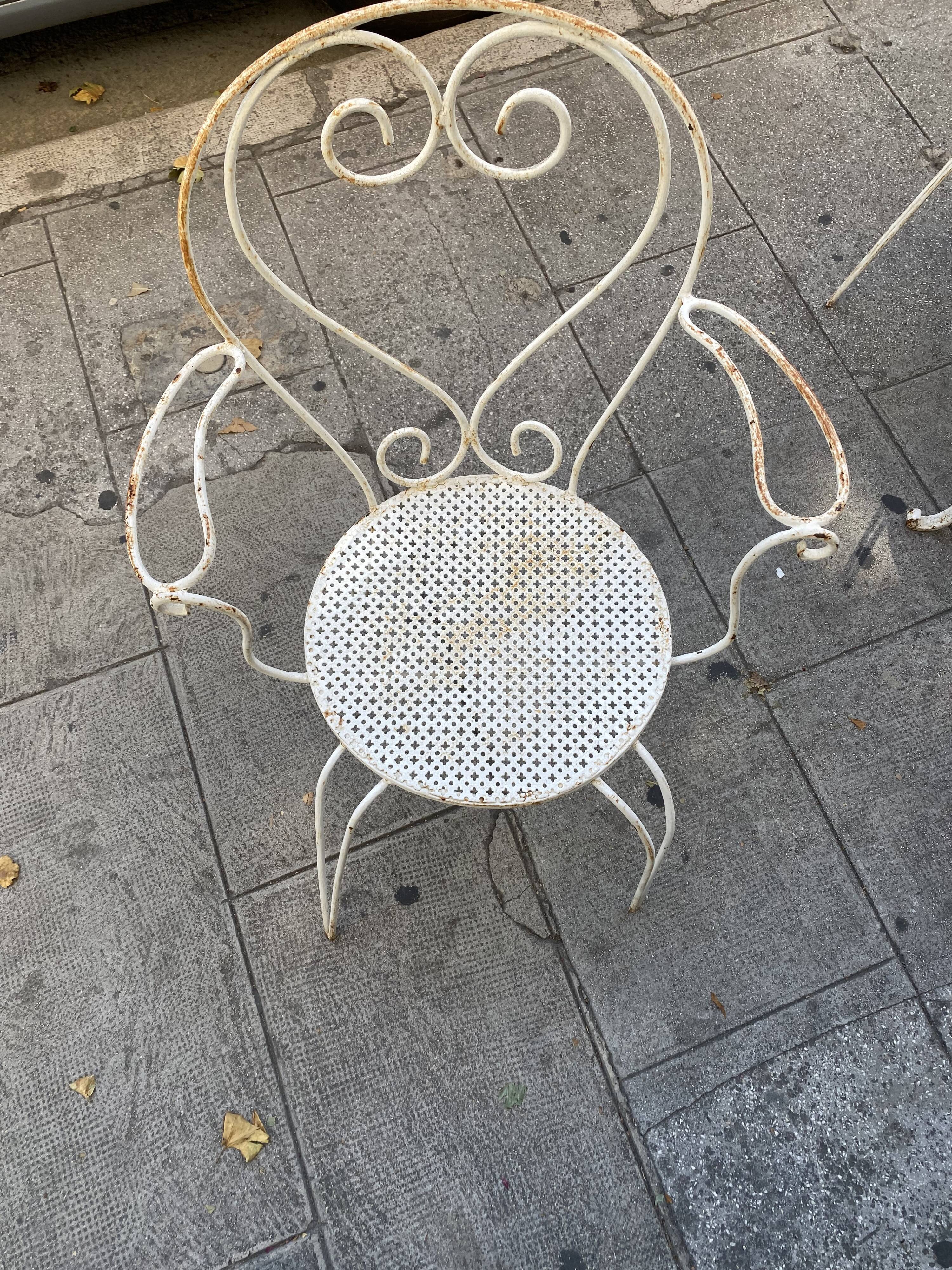 Table de jardin et 4 chaises en fer blanc